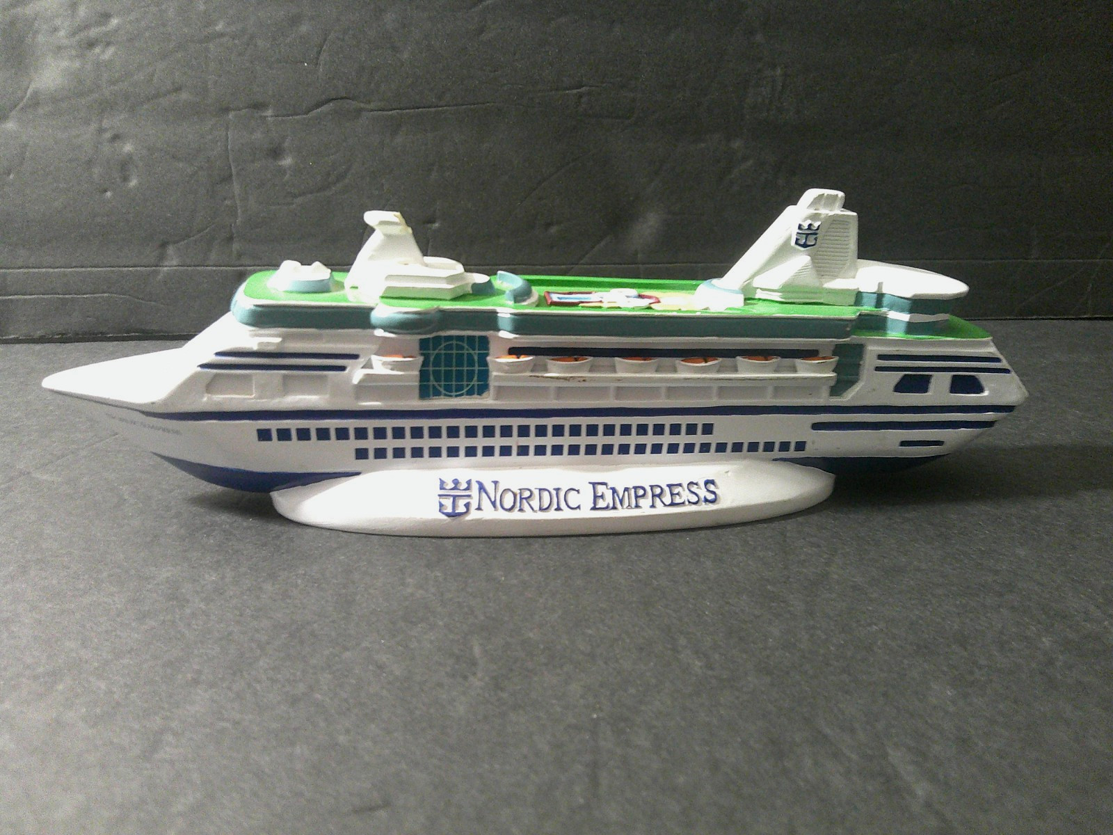 Vintage Royal Caribbean Nordic Empress of the Seas 9.5