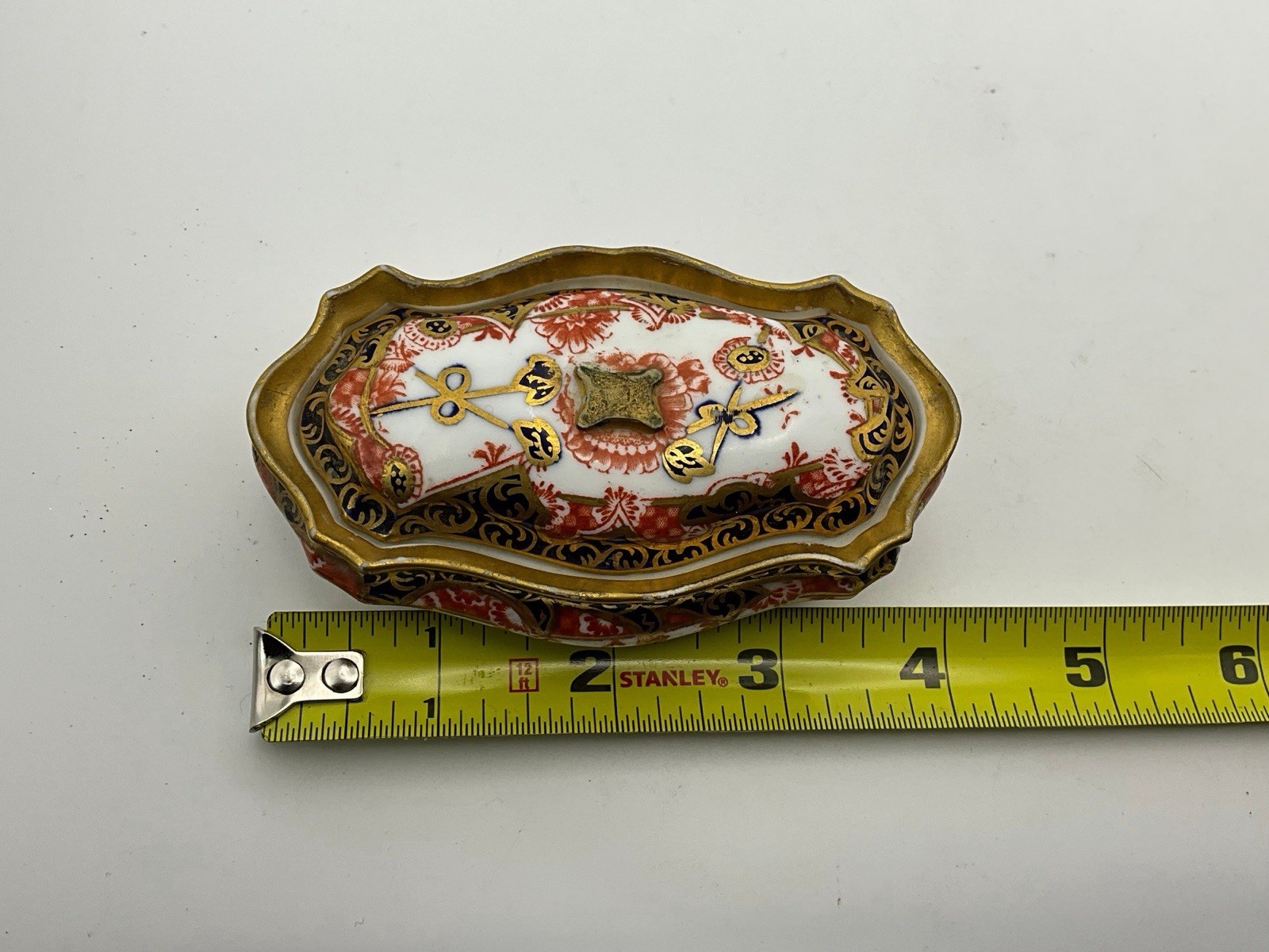 VTG Royal Crown Derby porcelain lidded trinket/dresser box  Imari pattern