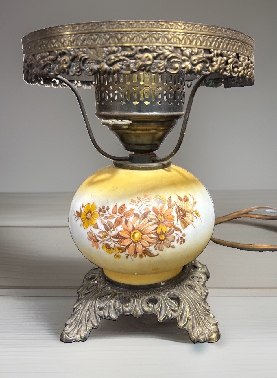 Vintage Floral Frosted Glass Hurricane Style Table Lamp Incomplete- but works 
