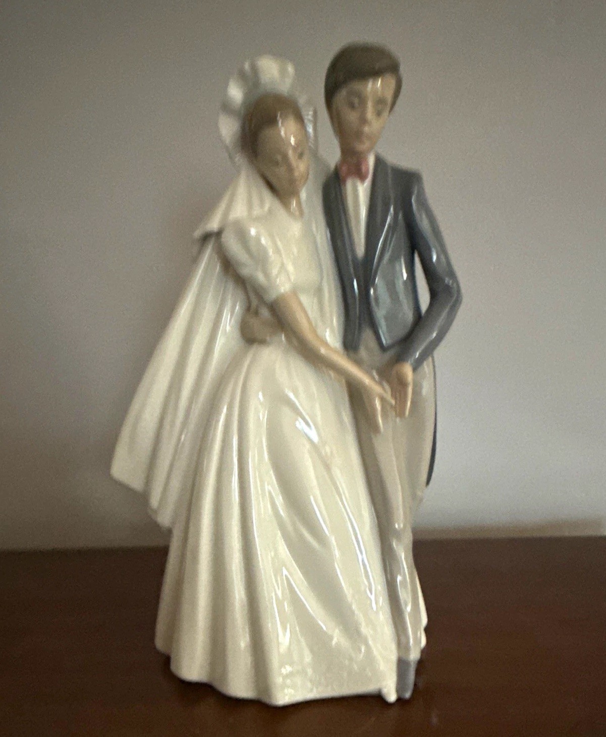 NAO by Lladro “Unforgettable Dance” Bride & Groom Figurine 1247