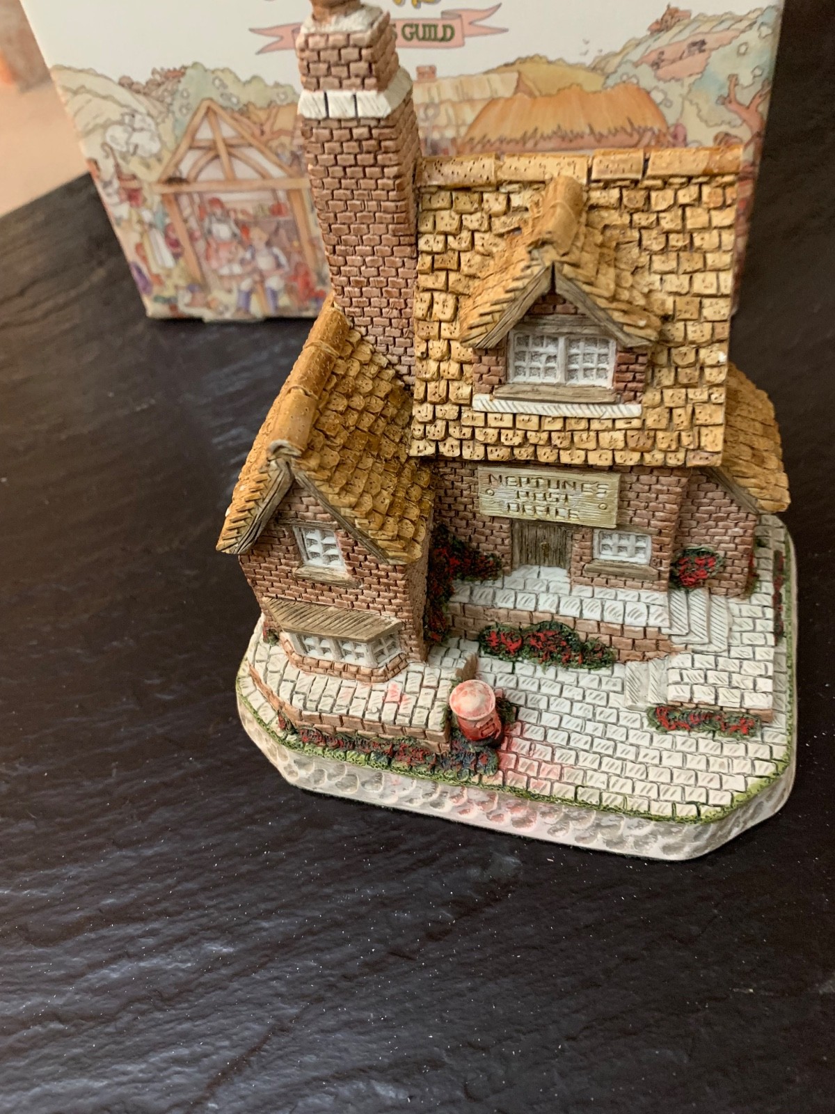 David Winter Neptunes Post Office  British Hand made & Hand Painted FDW 19 2005