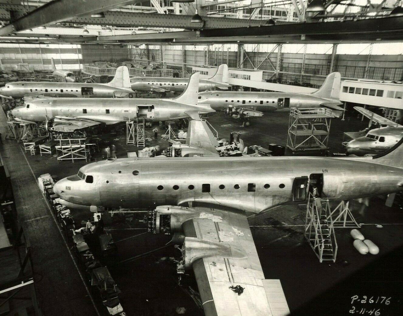 Douglas Aircraft Assembly Plant 1946 Press Photo C-54 Skymaster ATC  8.5x11 *P12