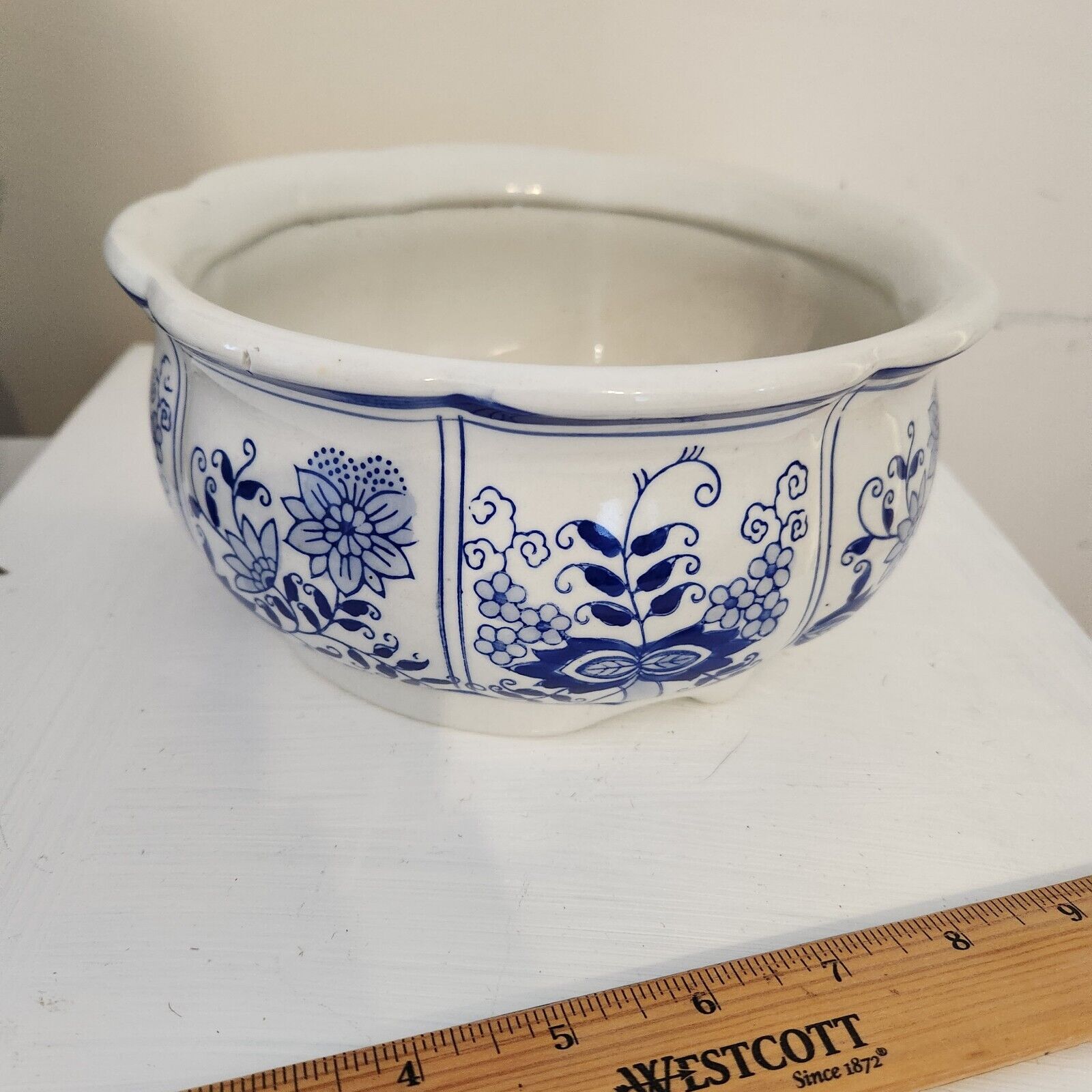 Asian Blue/White Porcelain Planter bowl Ruffled edge labeled 8\
