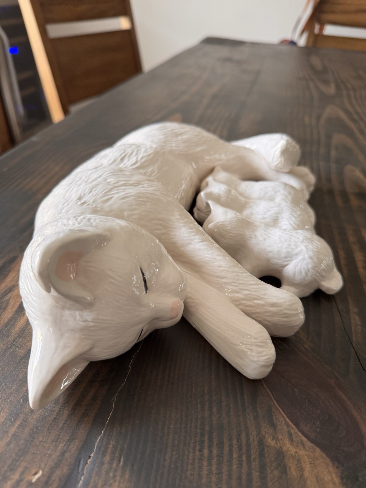 Vintage Scioto Sleeping Cat & 3 Kittens Ceramic Figurine White Mother Kitten Set