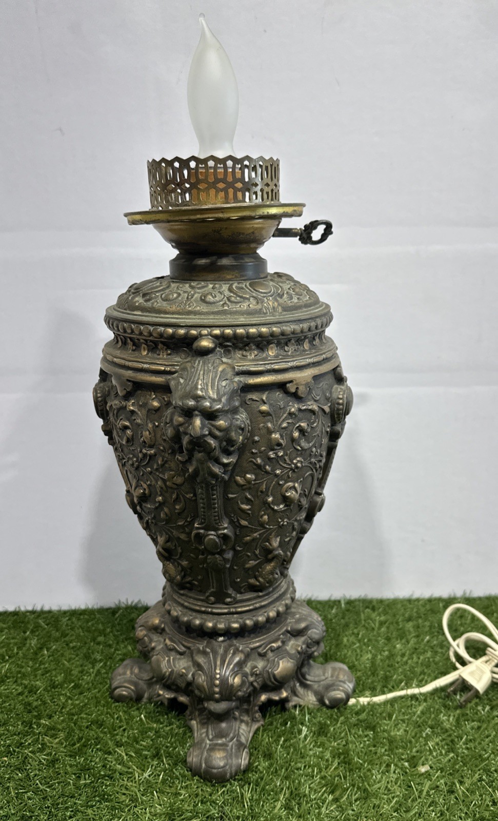 Best Antique Baroque Style Ornate Figural Face Urn oil  Brass Table Lamp heads