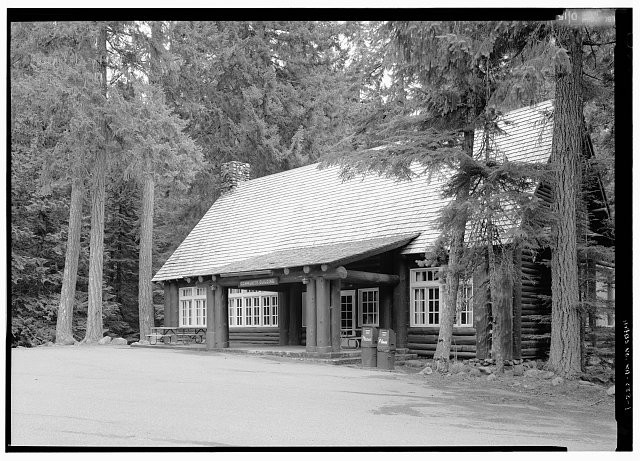 Photo:Longmire WA Mount Rainier Community Building 1930s log cabin facade