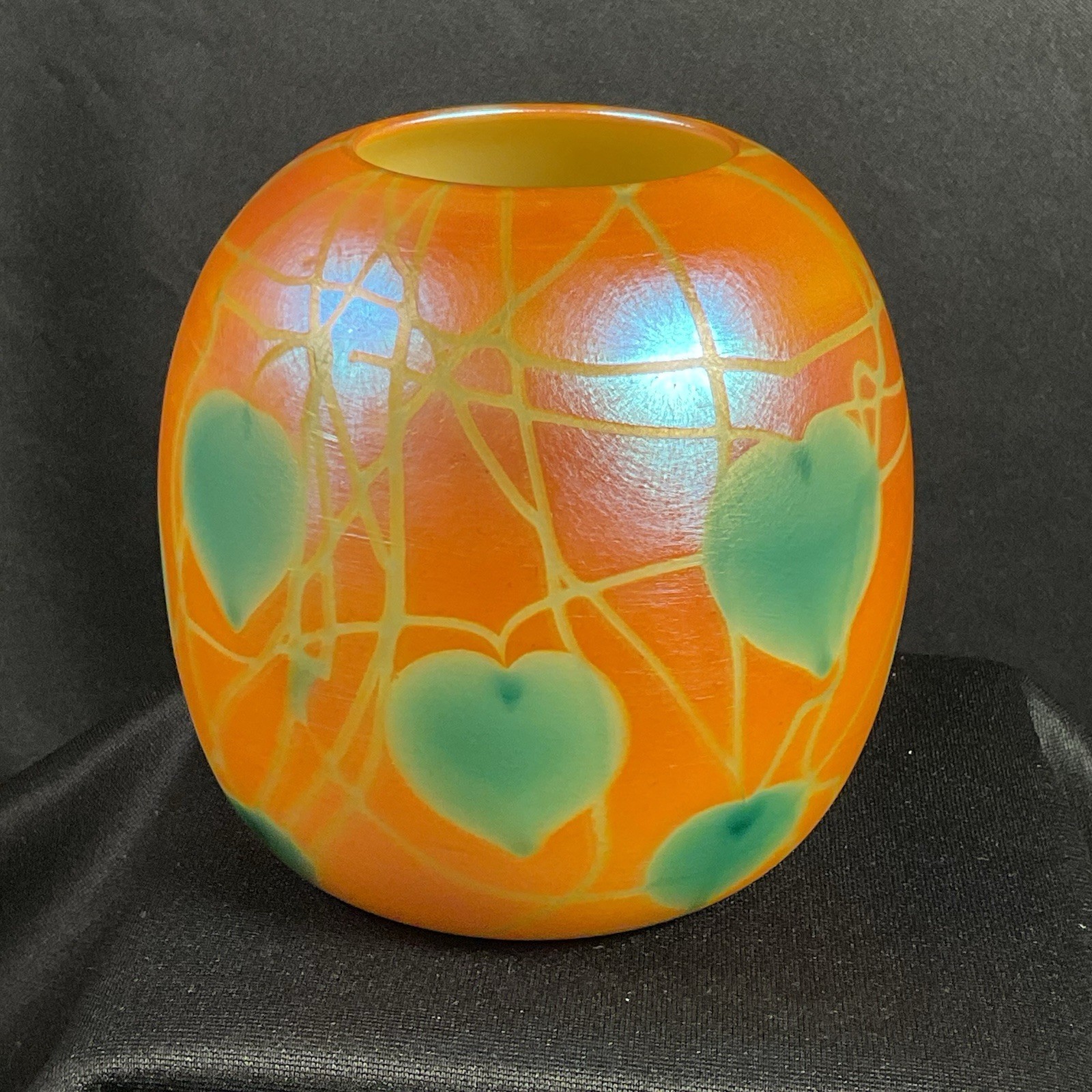 Durand Green And Gold Signed Iridescent Bowl in the Leaf and Vine Pattern.￼