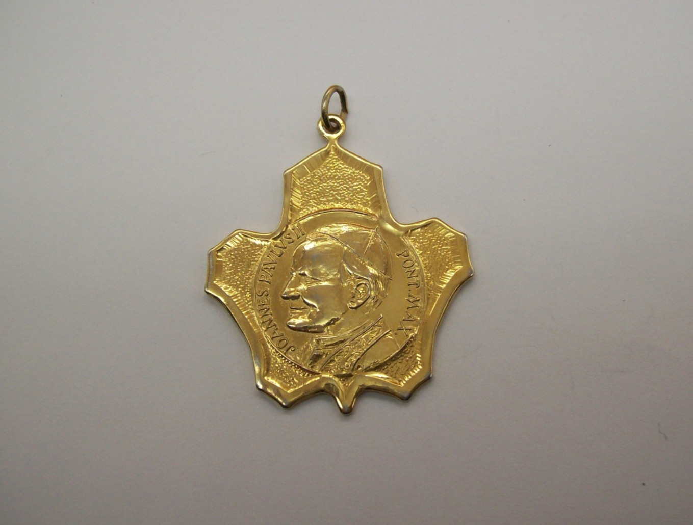 Vintage 1984 Catholic Pope John Paul ii Canadian Maple Leaf Pendant Holy Medal