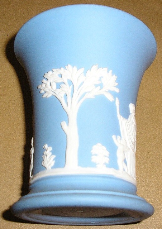 Vase Wedgewood Jasperware posy trumpet cherubs maiden england antique