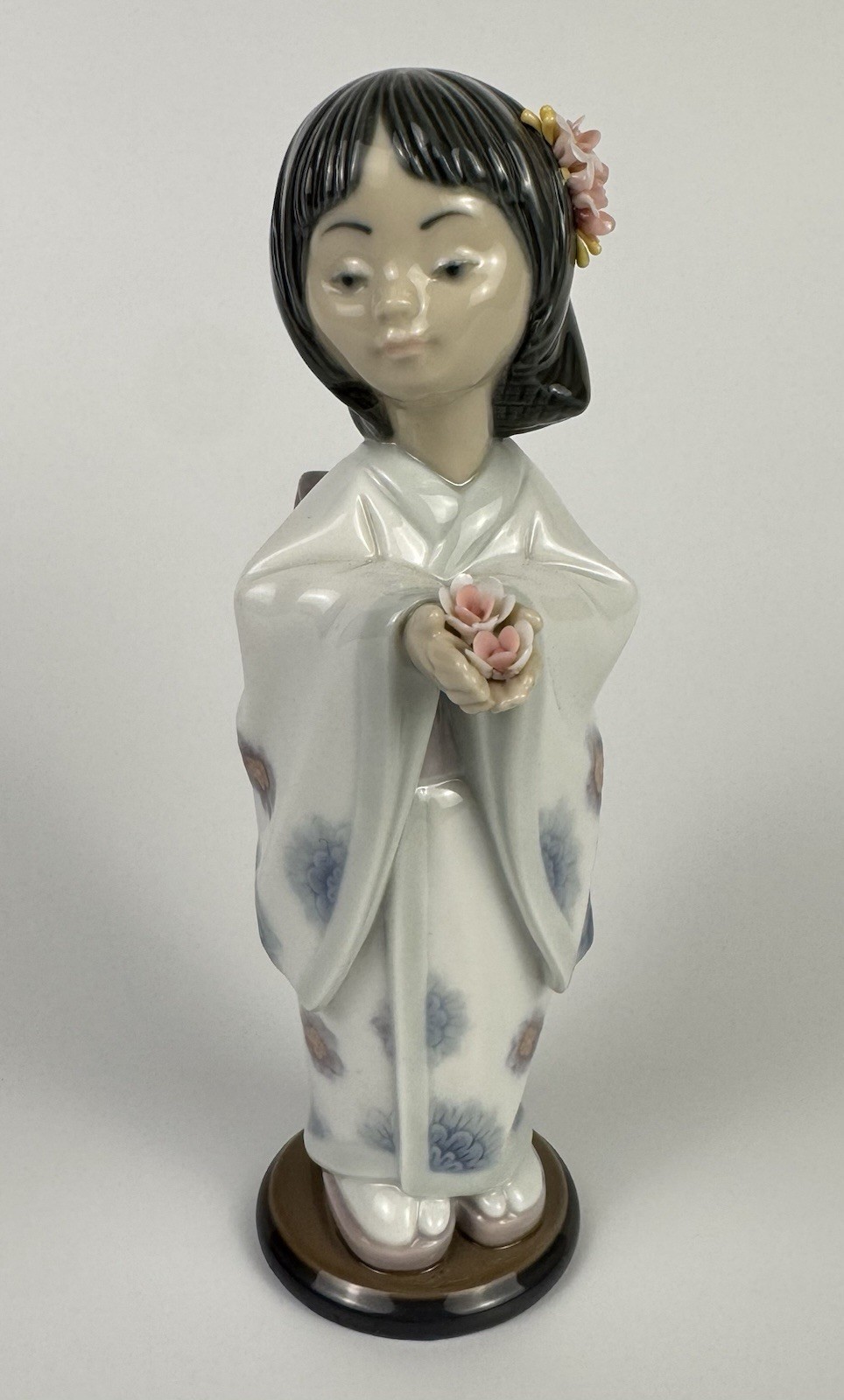 Lladro 6151 Bearing Flowers Porcelain Asian Figurine Retired 90’s Girl Kimono