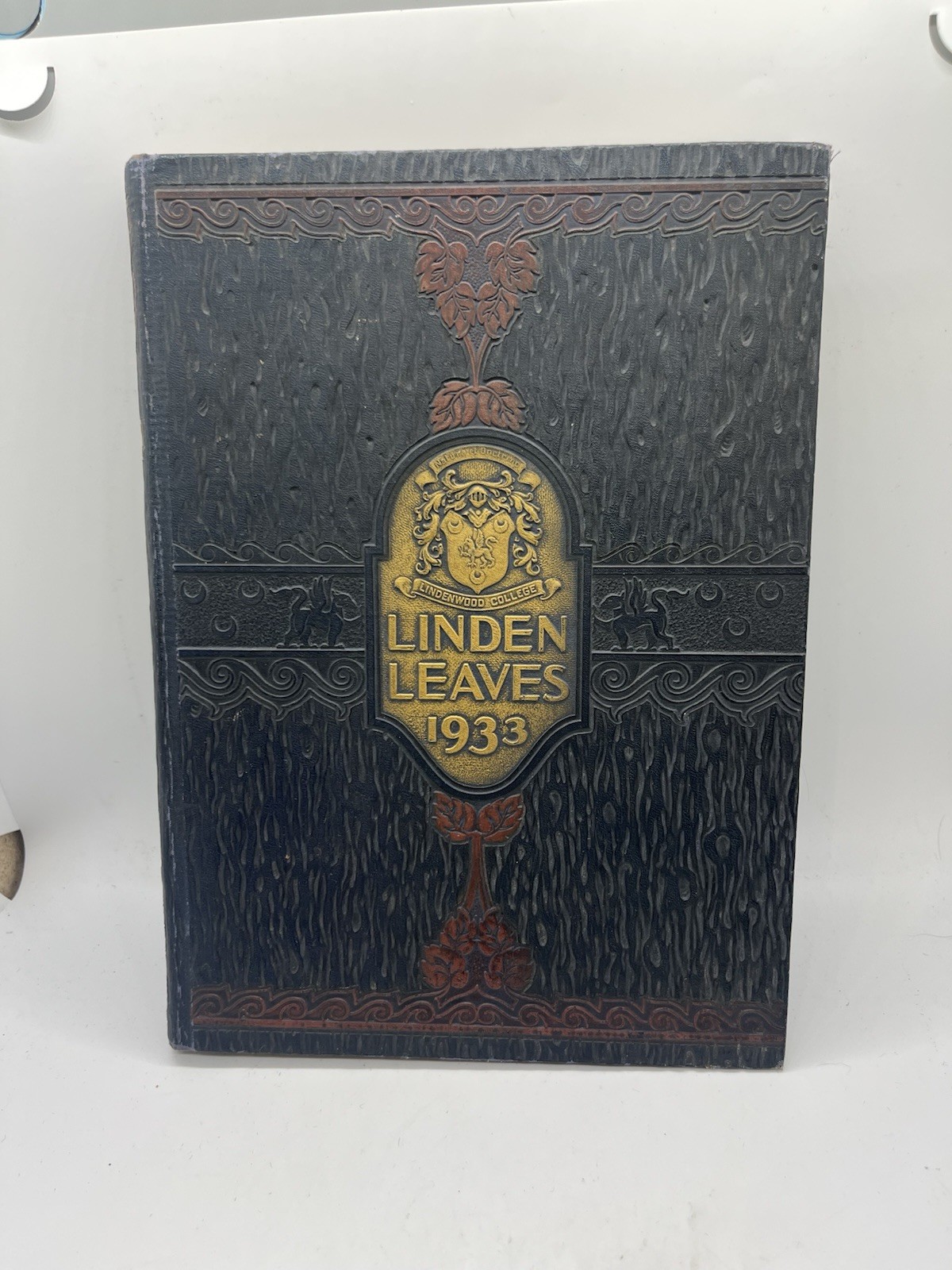 Lindenwood College Yearbook 1933 Linden Leaves Saint Charles, Missouri Lindenwood College Yearbook 1933 Linden Leaves Saint Charles, Missouri