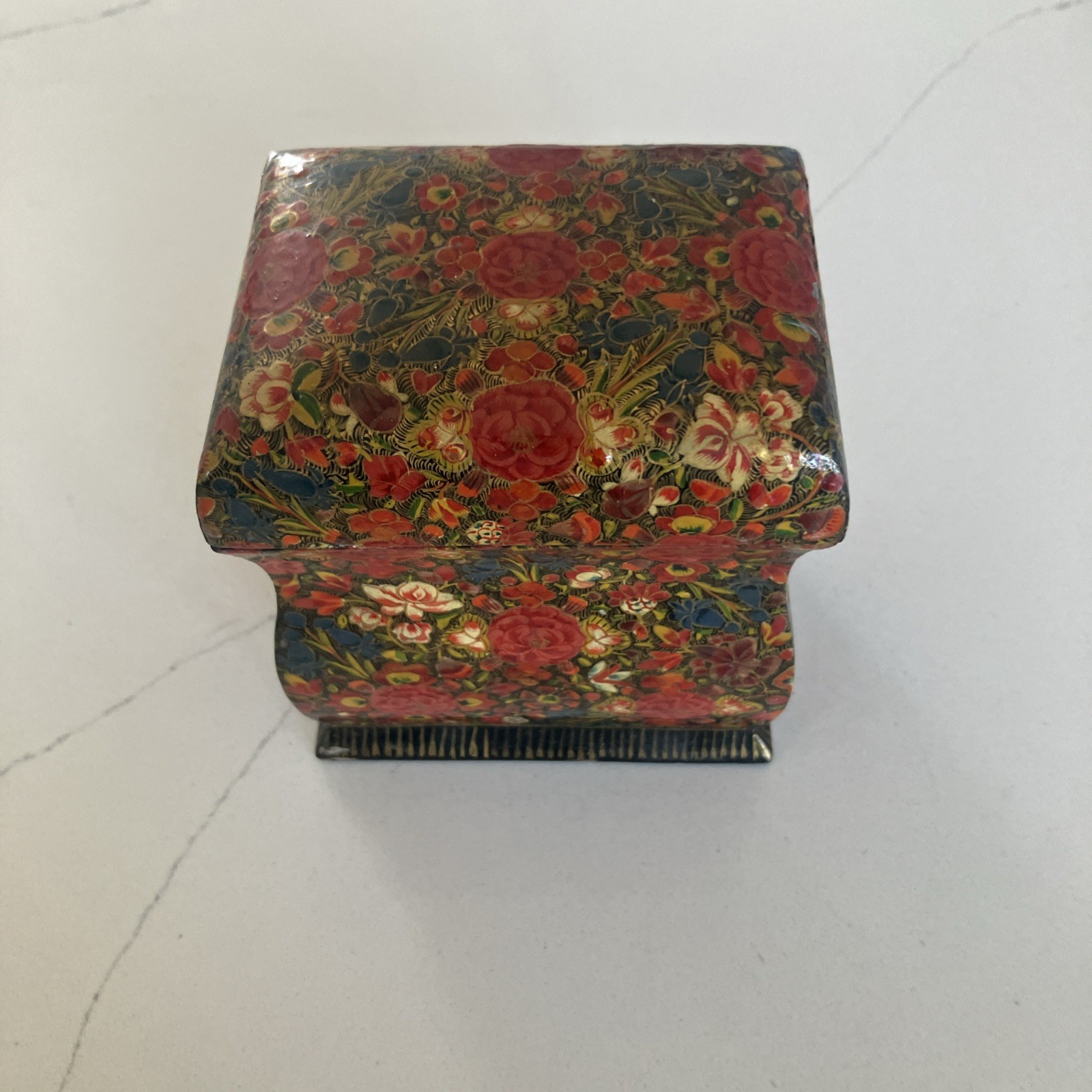 vintage hand-painted Kashmiri papier-mâché or lacquered trinket box