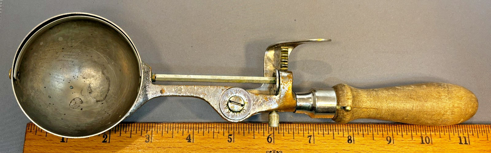Vintage Antique Erie Specialty Co. Quick and Easy Ice Cream Scoop # 8
