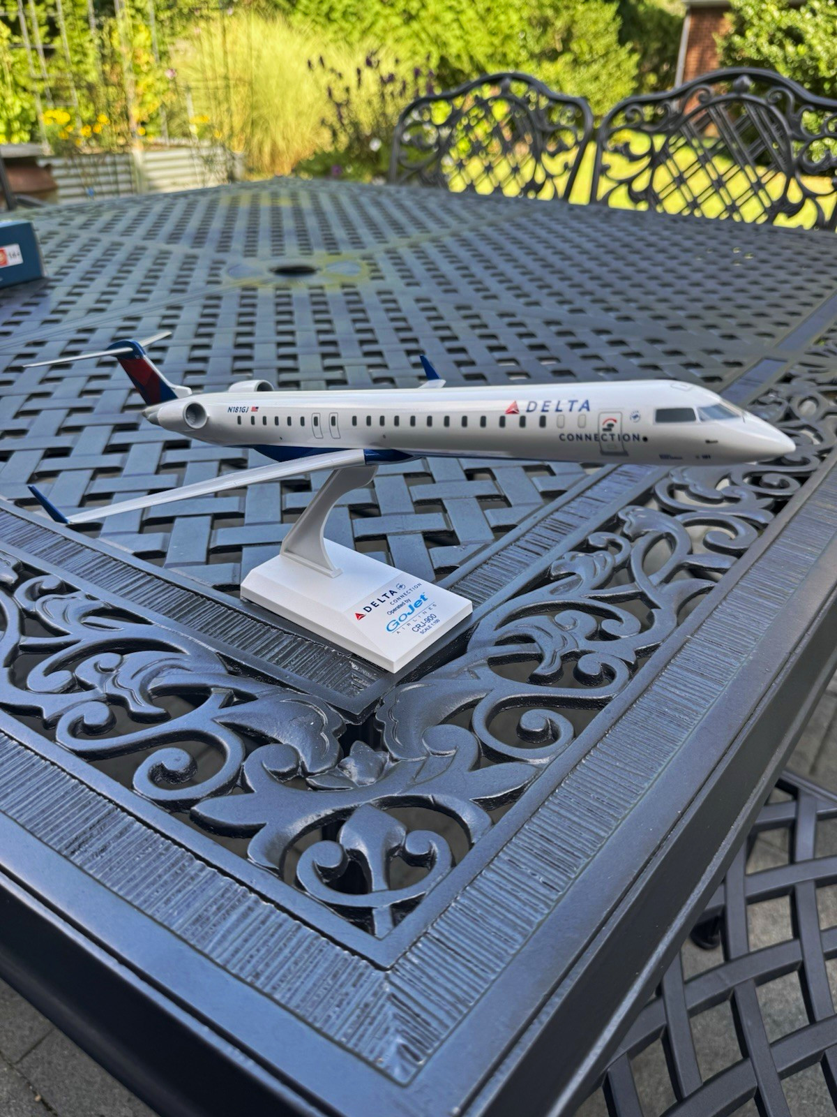 SkyMarks Daron Delta CRJ-900 GoJet 1:100 Scale Aircraft Model Plane SKR915