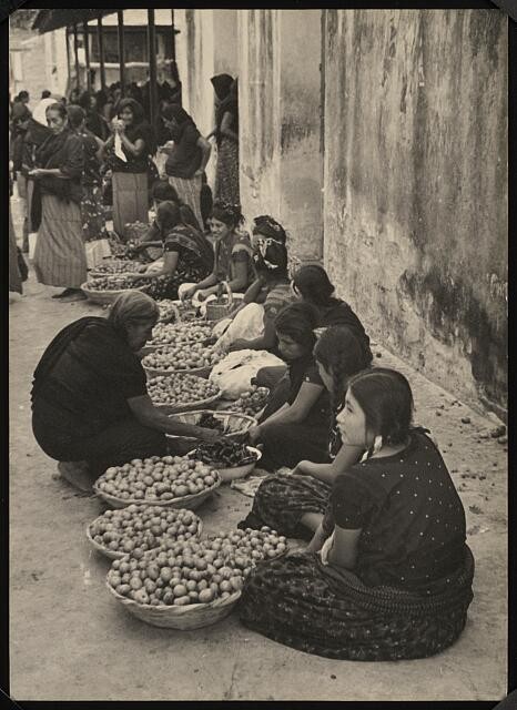 Photo:[Women at market, Juchitan]