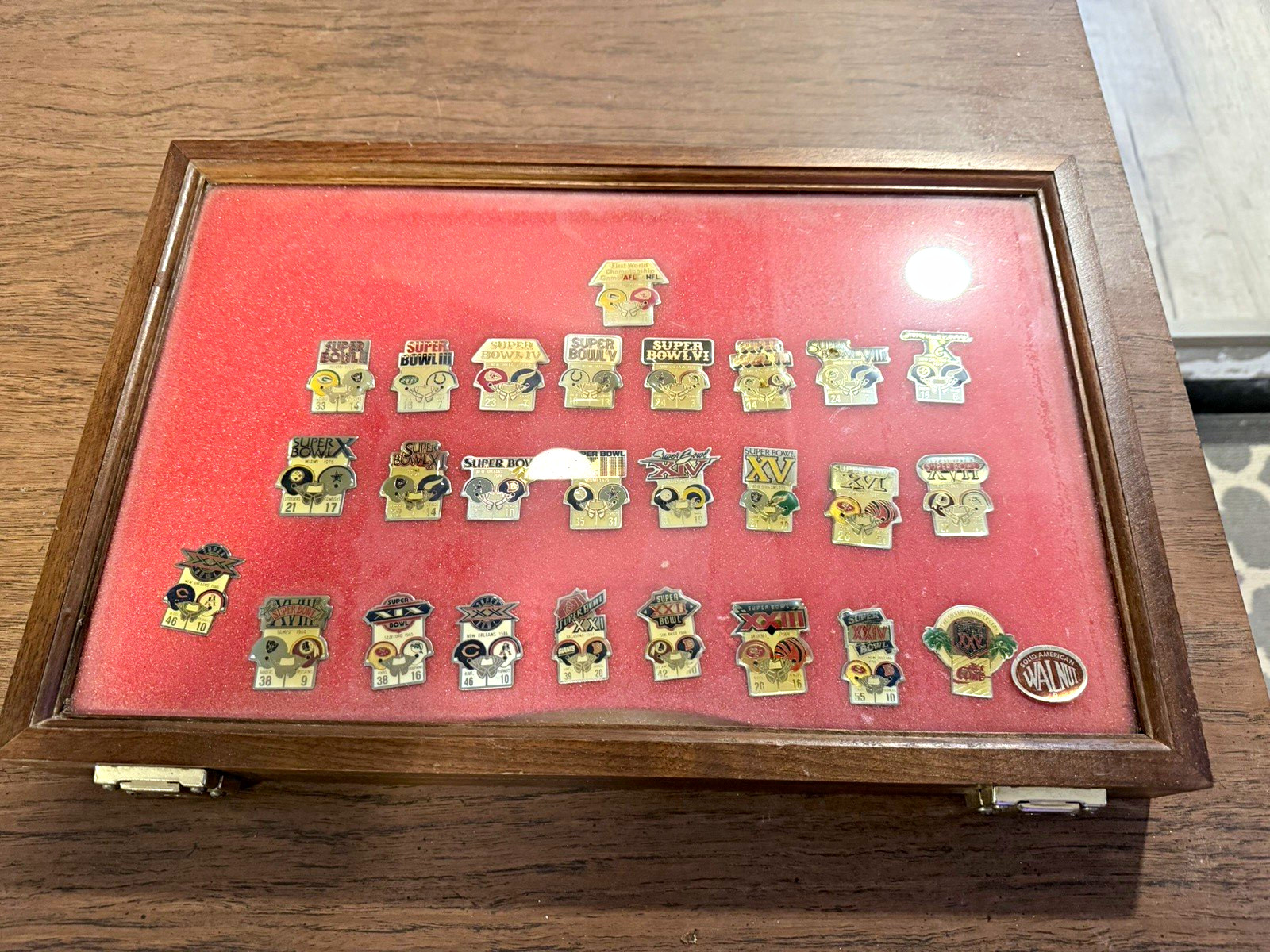 Official NFL Super Bowl I-XXV Silver Anniversary Commemorative Pin Set walnut