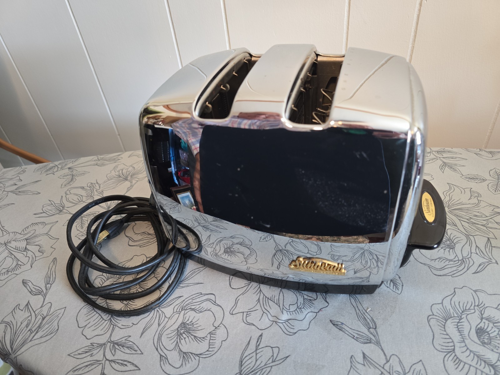 Vintage SUNBEAM Auto Drop Radiant Control Toaster, T-35.  Looks And Works Great