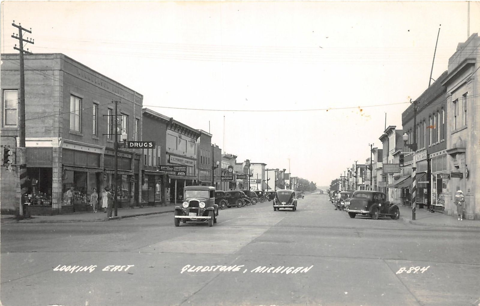 H24/ Gladstone Michigan RPPC Postcard c1940s East Drug Store Autos  15