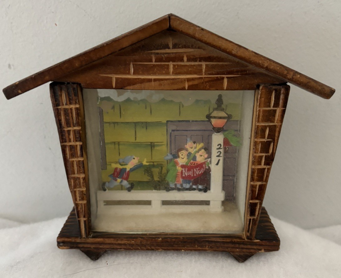 Vintage Wood Chalet Glass Front Shadow Box Diorama Christmas Carolers Swiss ?
