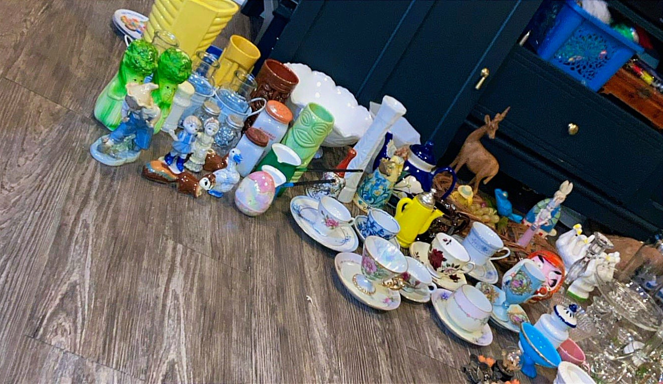 Massive Vintage Estate Lot - CRYSTAL LAMP, Uranium Glass, Royal Albert, Lladró