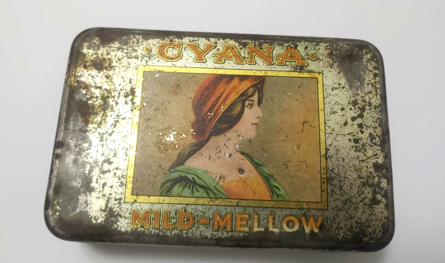 cyana mild -mello tobacco tin vintage