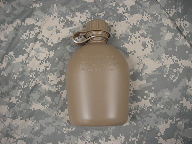 NEW, US MILITARY 1 QUART PLASTIC CANTEEN, COYOTE BROWN
