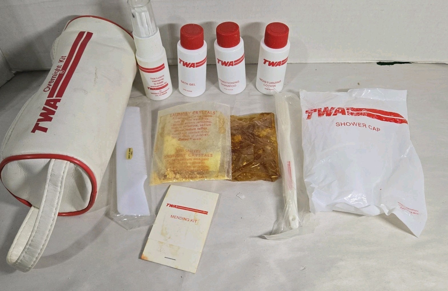 Vtg 1970s TWA Trans World Airlines Zippered Overnight Kit Toiletries 11 Pieces