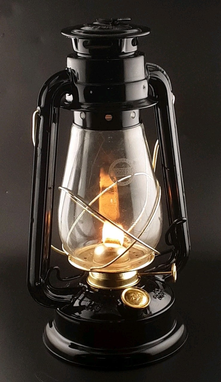 Hurricane Classics Kerosene Oil Lamp Lantern. 12 Hurricane Classics Kerosene Oil Lamp Lantern. 12