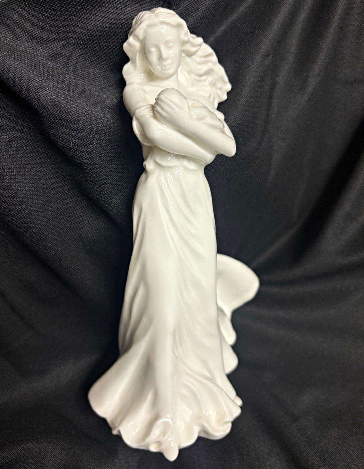 Royal Doulton Figurine 'A Love So Tender' HN4016 Limited Edition Royal Doulton Figurine 'A Love So Tender' HN4016 Limited Edition