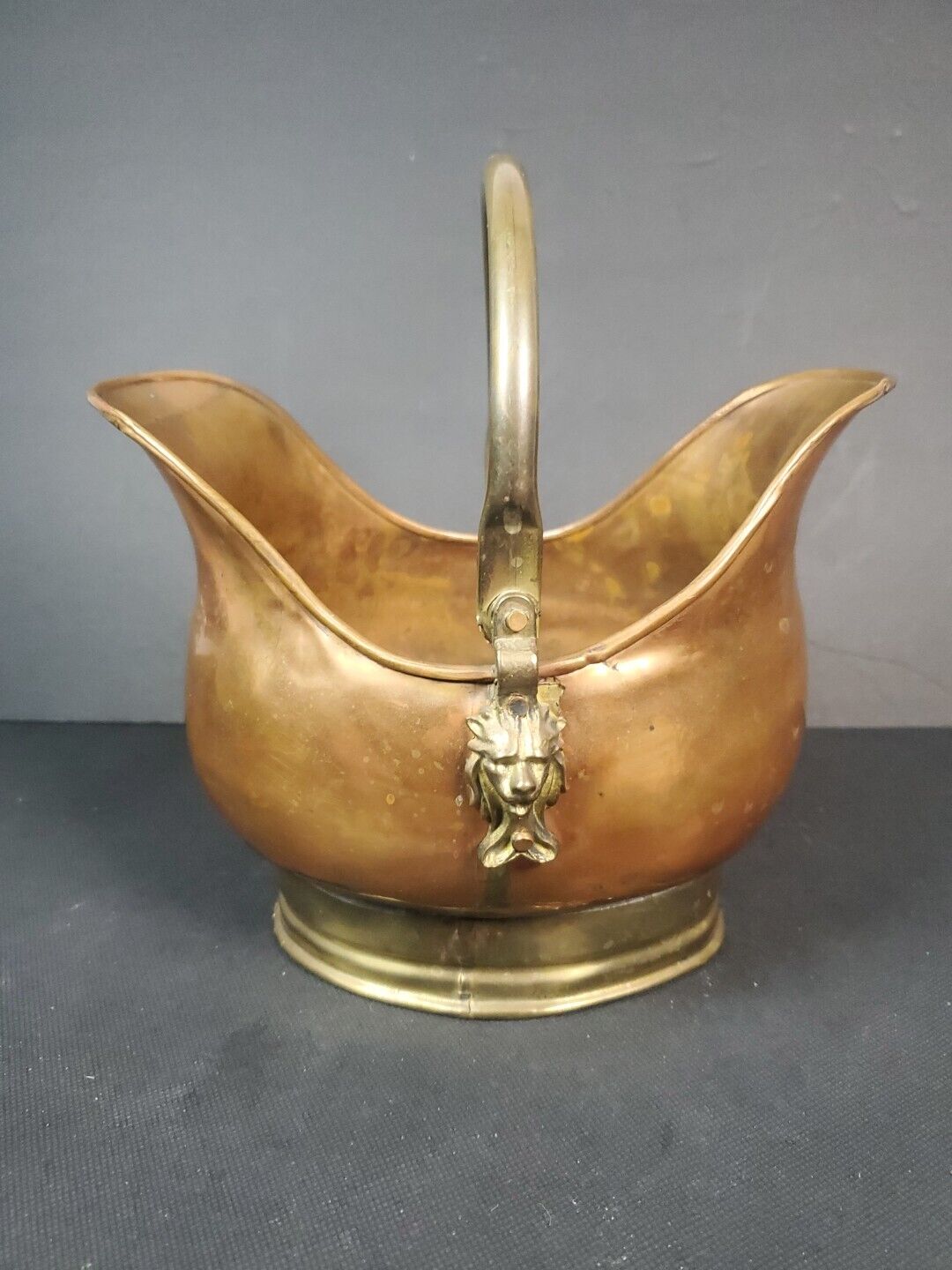 Vintage Copper Brass Coal Ash Scuttle Bucket Lion Heads Delft Handle Or PLANTER