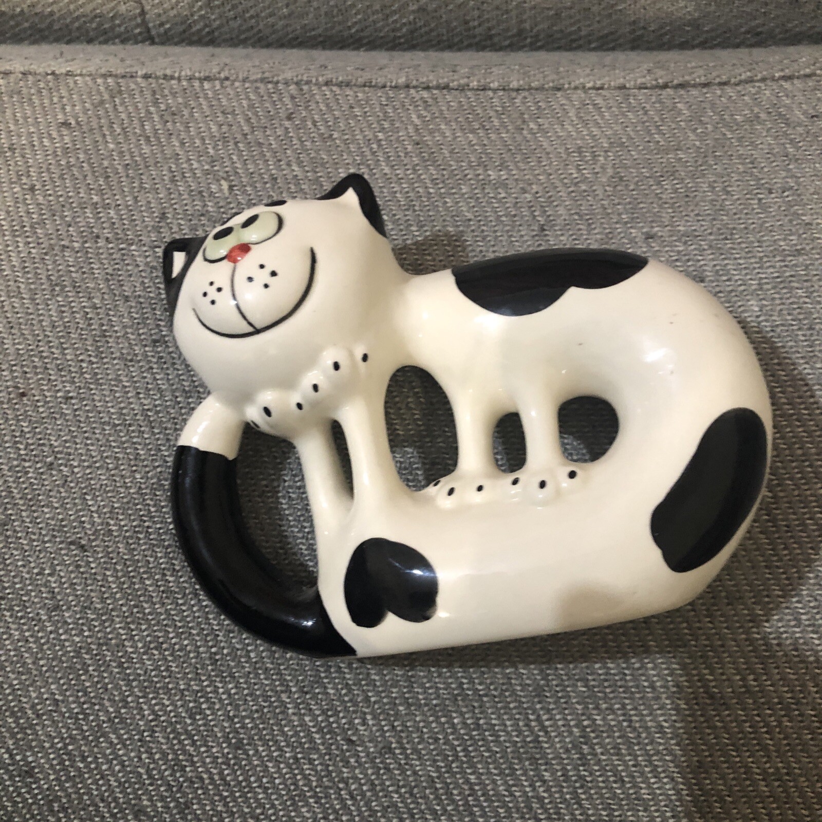 Cat Figure Artists Fine Porcelain Figure Ornament Caricature L:12 Cm H:10.5 Cm