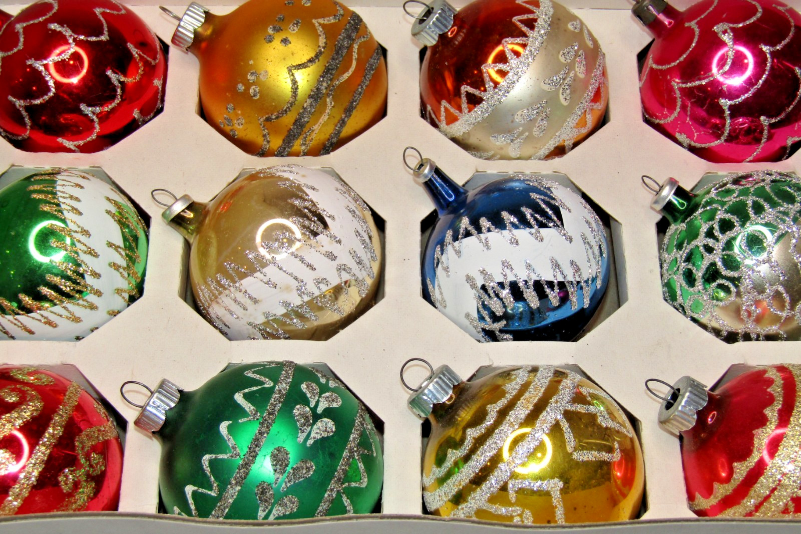 Lot VTG Glass Assorted Pictured Glitter FLOWER BALL Christmas Ornaments USA