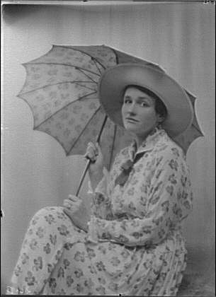 Photo:Barnwell,Mrs,portrait photograph,women,clothing,hats,umbrella,Arnold