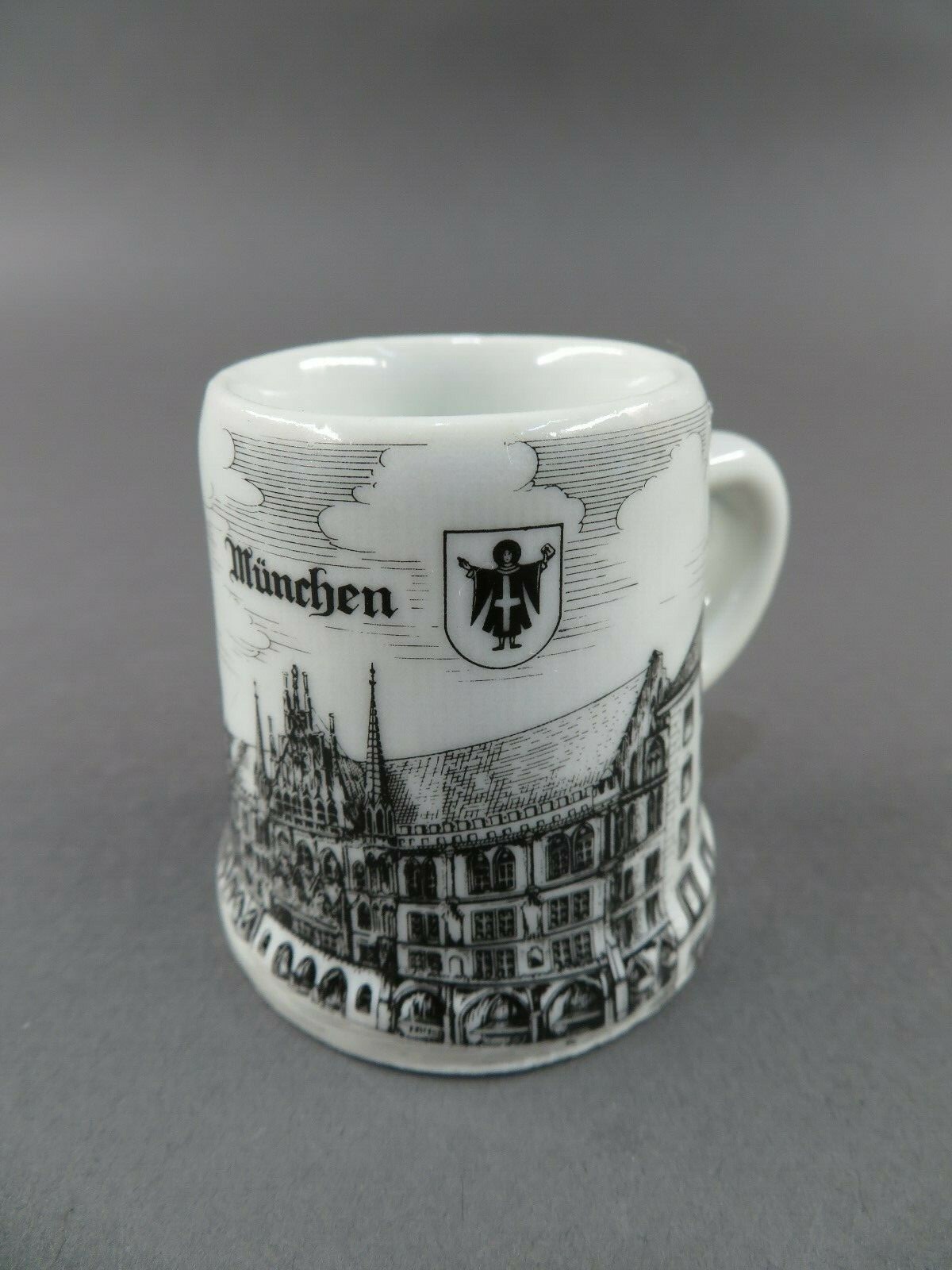 Small souvenir mug Munchen Germany hand made TK Burgwindheim,Ofr W. Germany