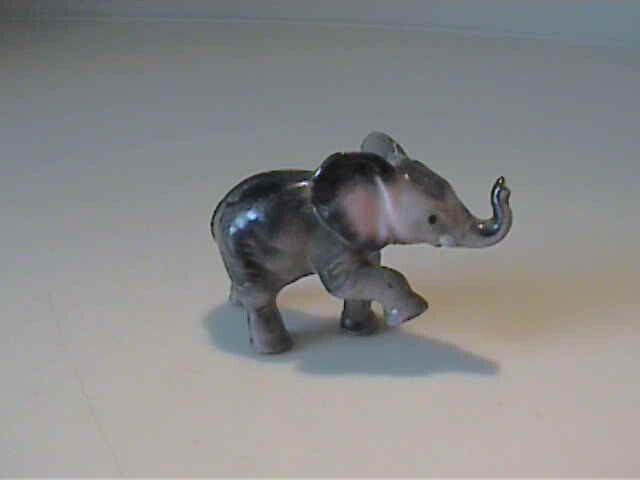 VINTAGE 1953 MINIATURE HAGEN RENAKER rMATTE FINISH BABY ELEPHANT