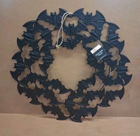 NWT Halloween Black Metal Wreath Tons Of Spooky Bats 21