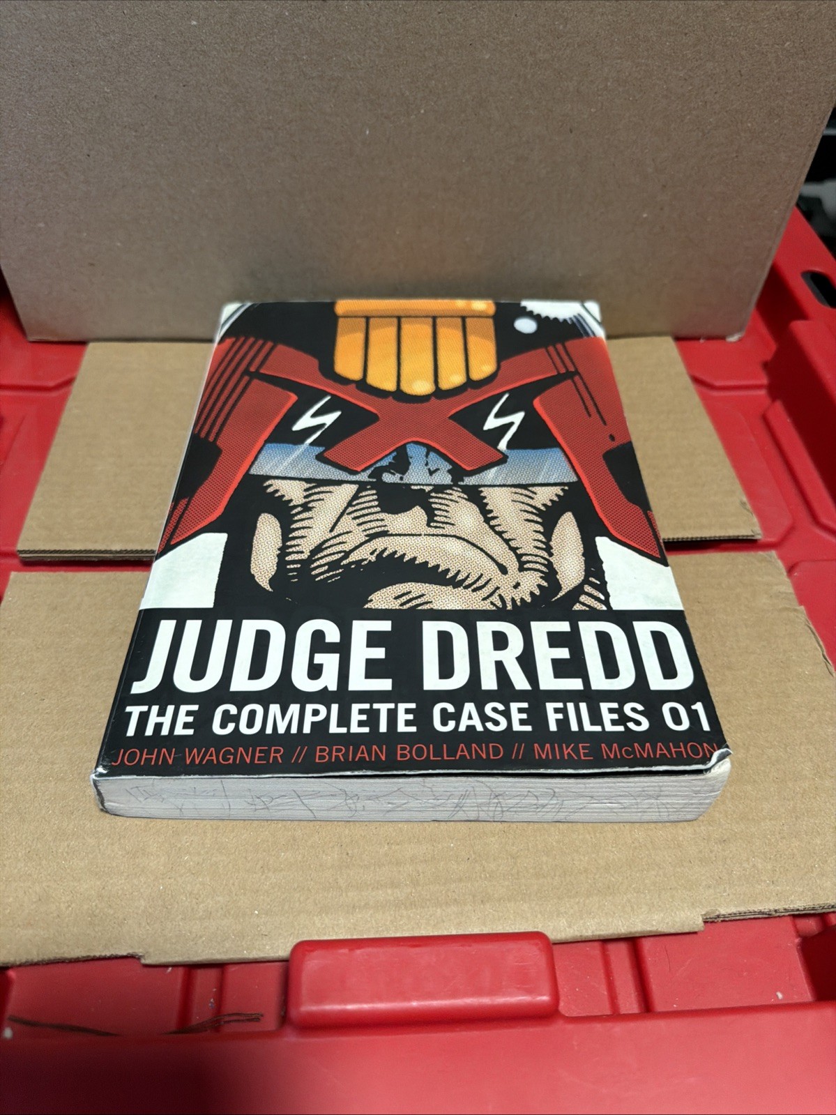 Judge Dredd: The Complete Case Files 01