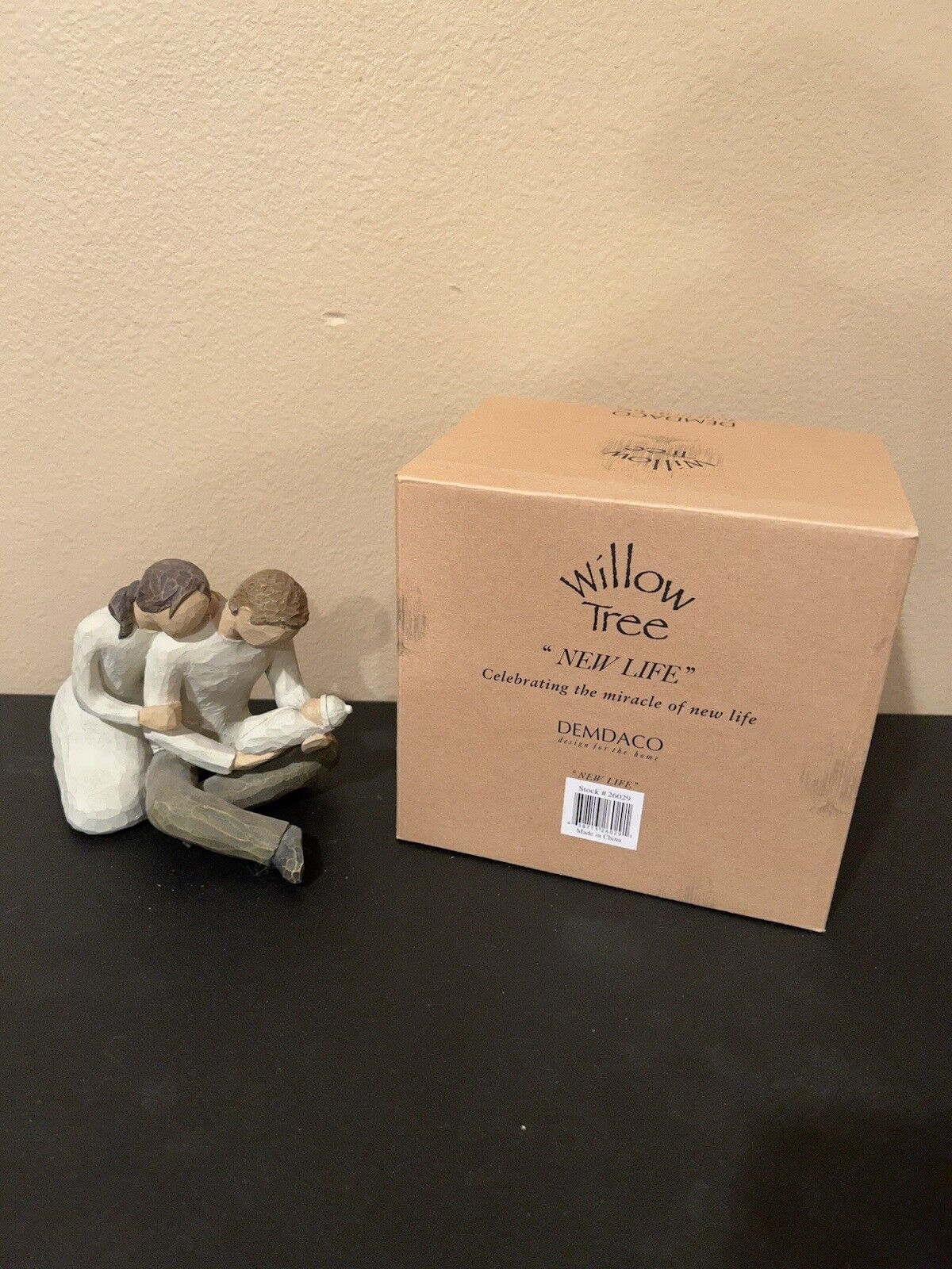 Willow Tree NEW LIFE figure Demdaco Susan Lordi ©2000 Mom with Dad holding baby