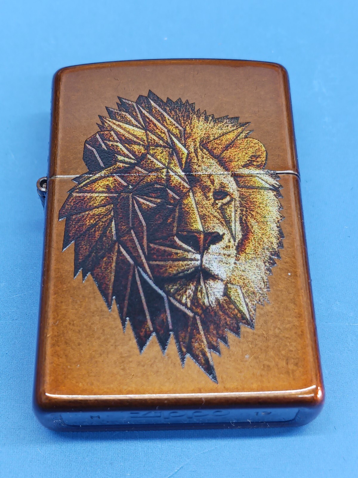 Zippo 29865 Polygonal Lion Toffee Finished Zippo 29865 Polygonal Lion Toffee Finished