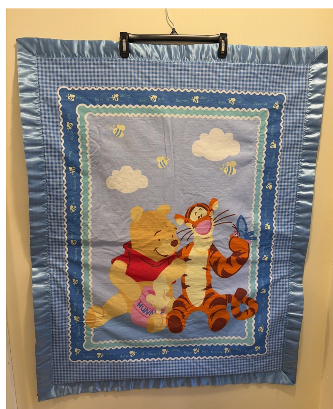 VTG Disney Winnie the Pooh Tigger Baby Blanket Quilt Wall Decor Gingham 35'x44
