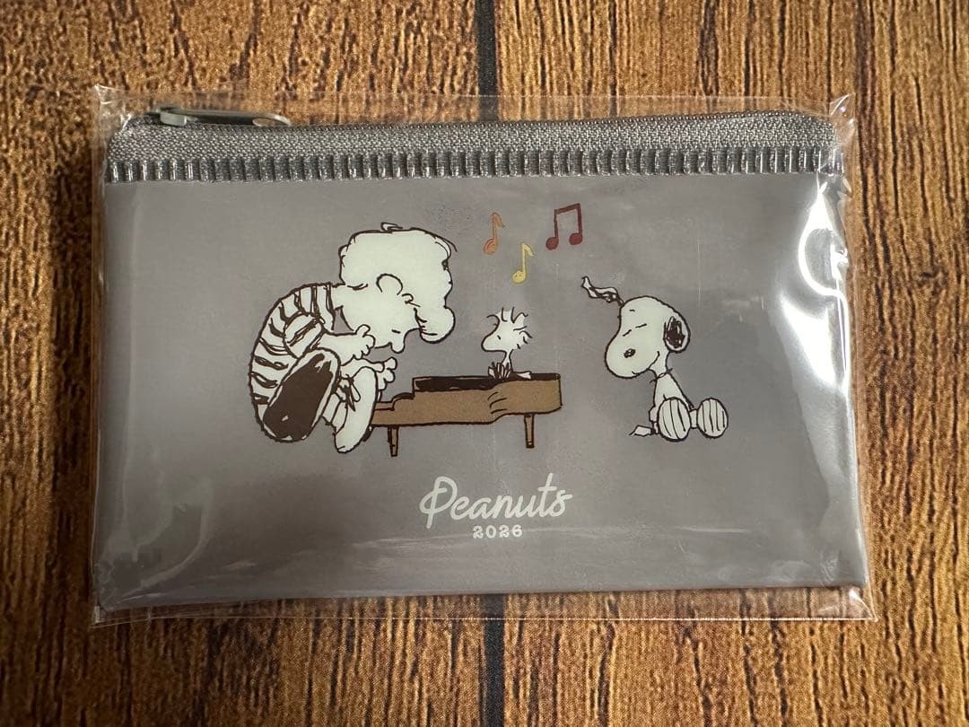 Snoopy x FamilyMart Flat Pouch Gray Peanuts SNOOPY