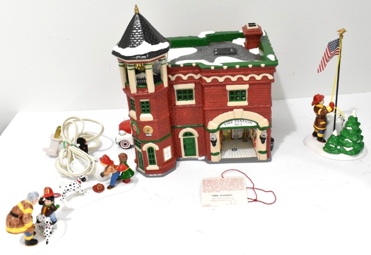 Dept 56 Fire Station #3 Snow Village Collection No. 54842 & 2 Accessories