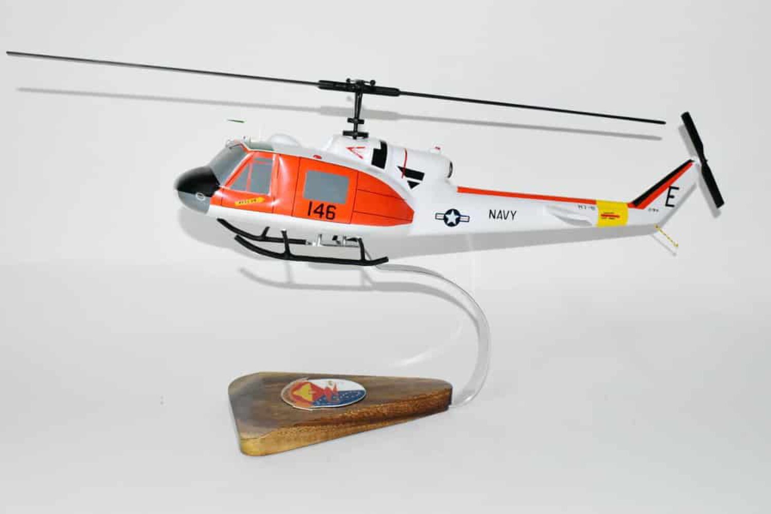 Bell® TH-1L Huey, HT-8 Eight Ballers, 16\