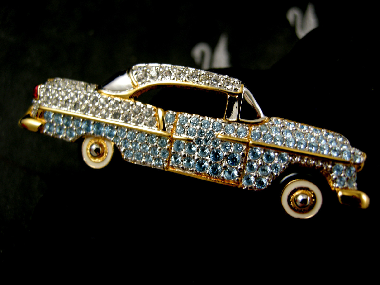 SIGNED SWAROVSKI CYRSTAL 1955~1957 CHEVROLET CAR  PIN~BROOCH  NWT RARE RETIRED