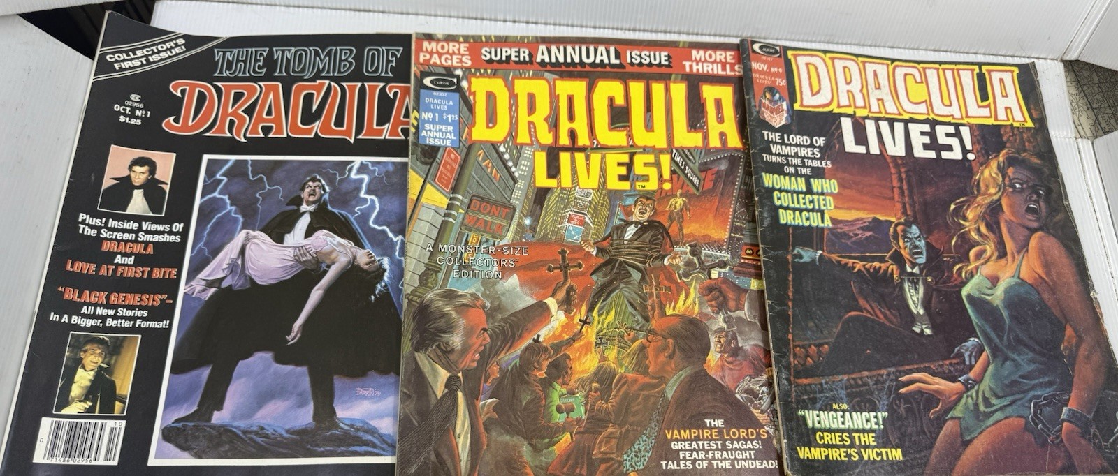 Three vintage Dracula lives/tomb Of Dracula vampire comics/magazines/marvel