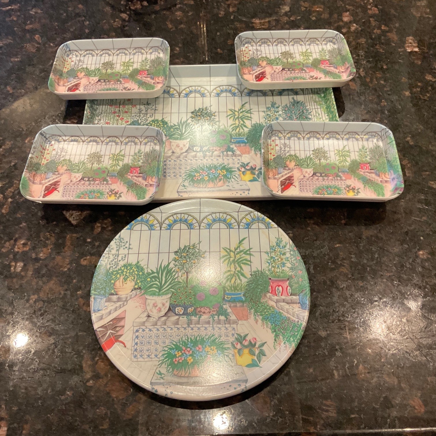 Melamine tray set designed and produced by Melplus by R2S Monza Italy
