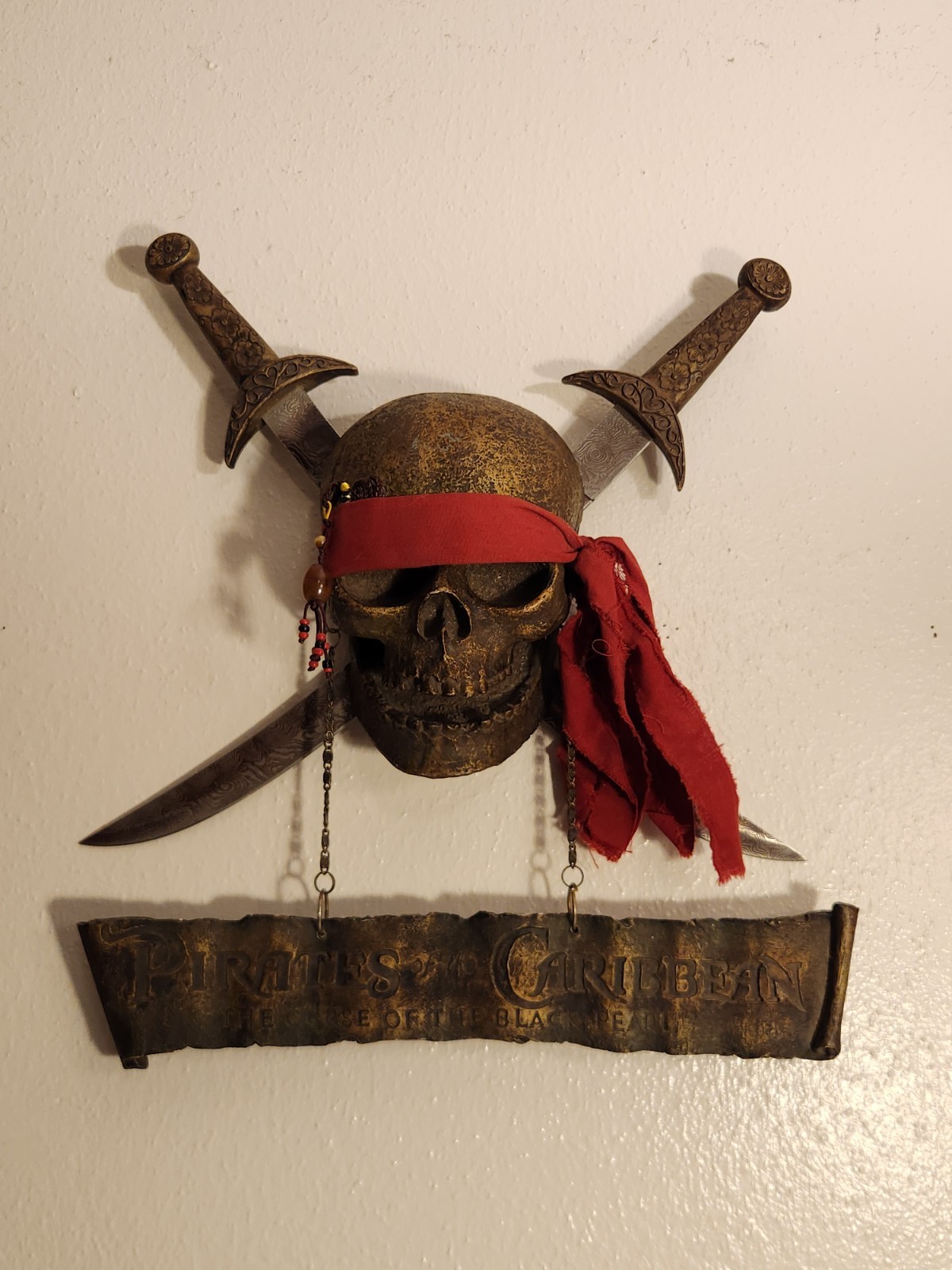 Pirates Of The Caribbean Curse Of The Black Pearl Skull & Cross Swords Rare