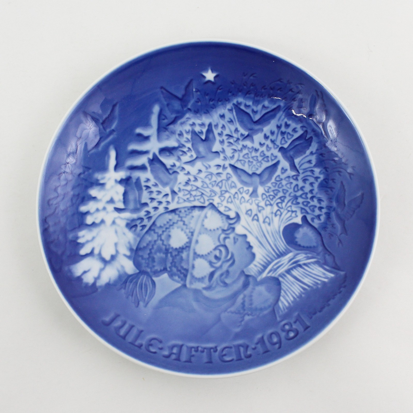 1981 Bing & Grondahl Jule Aften \'Christmas Peace 7 in Collector Plate 1981 Bing & Grondahl Jule Aften \'Christmas Peace 7 in Collector Plate