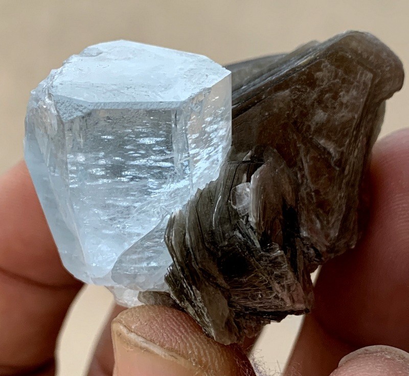 260 Carats Beautiful Aquamarine Crystal Specimen from Skardu  pakistan