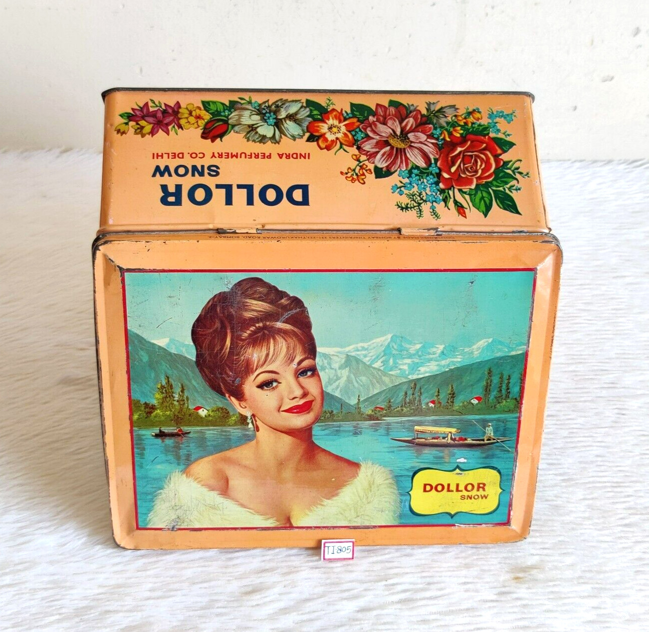 Vintage Beautiful Lady Graphics DOLLOR SNOW Advertising Perfumery Tin Box TI805